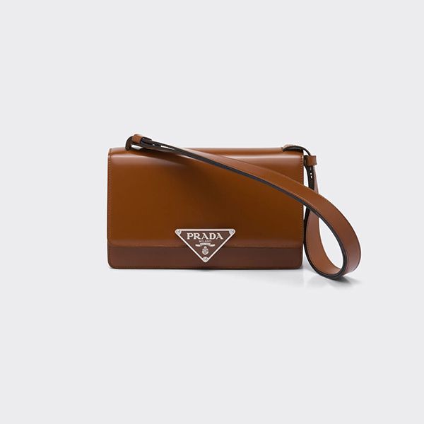 人気プラダ コピー エンブレムブラッシュドレザー バッグ 1BD321_ZO6_F02SB_V_OTO